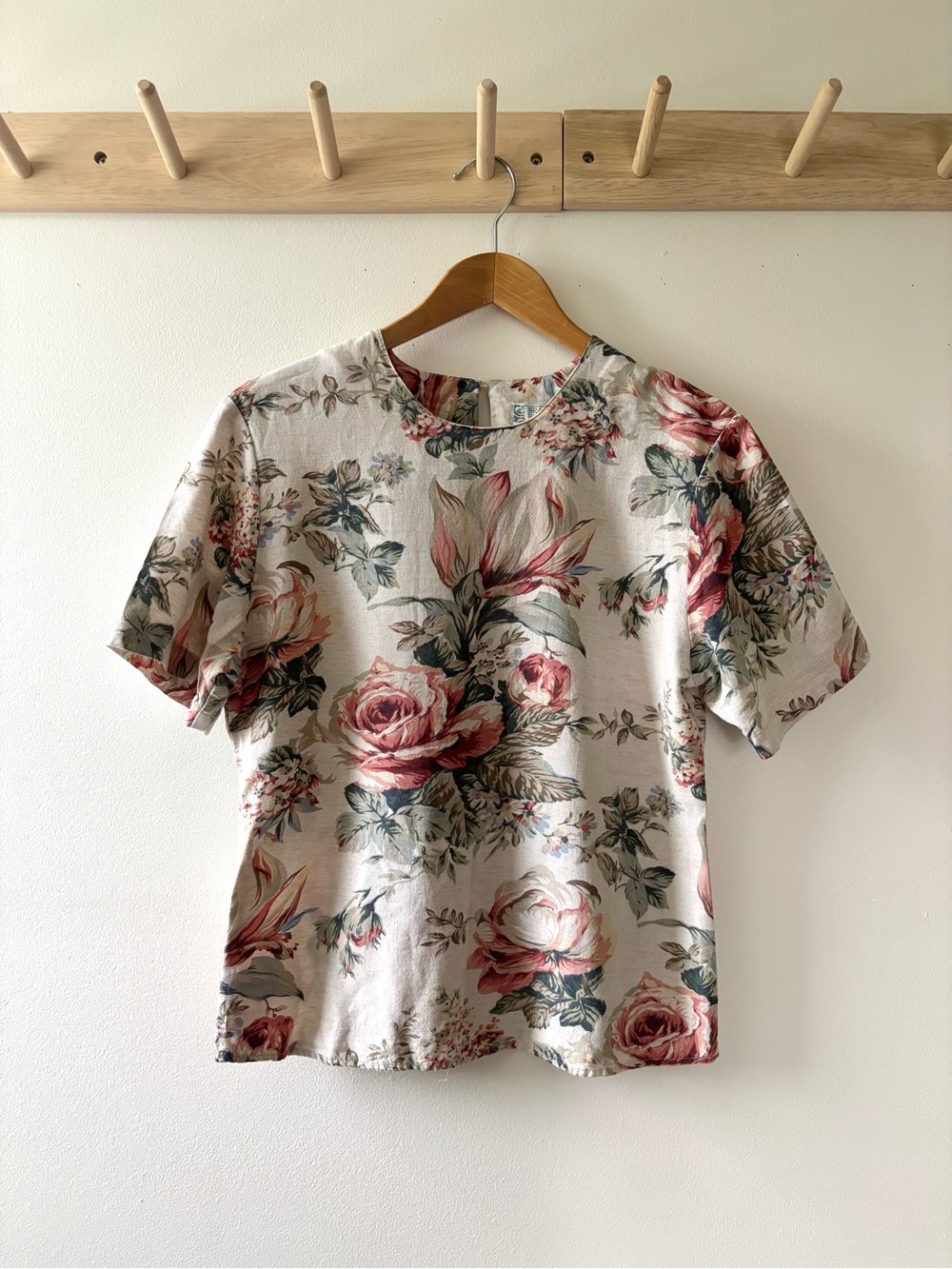 Vintage Floral Short-Sleeve Linen blend Top - Cream with Pink Rose Print